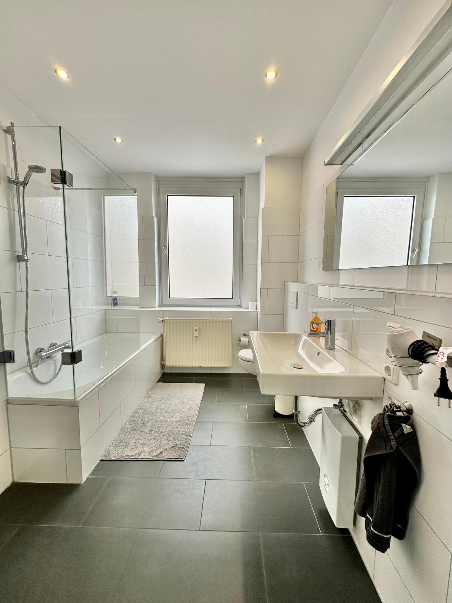 Geraeumiges City-Apartment Mit 2 Badezimmer Und Parkplaetzen D46-Og Oldenburg Exteriör bild